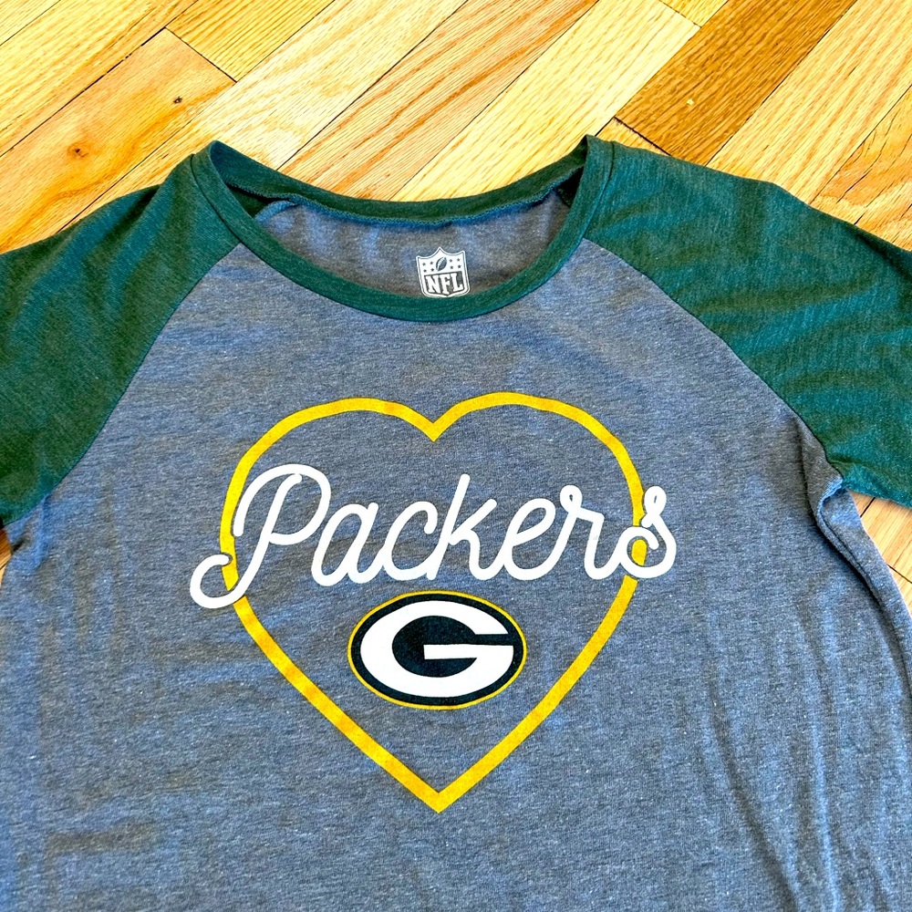 Packers 3/4 sleeve tee, never worn. Perfect condition. NFL Team brand.